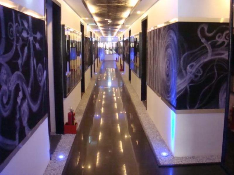 Taipei Garden Hotel - Ximending Exteriör bild A corridor at the hotel