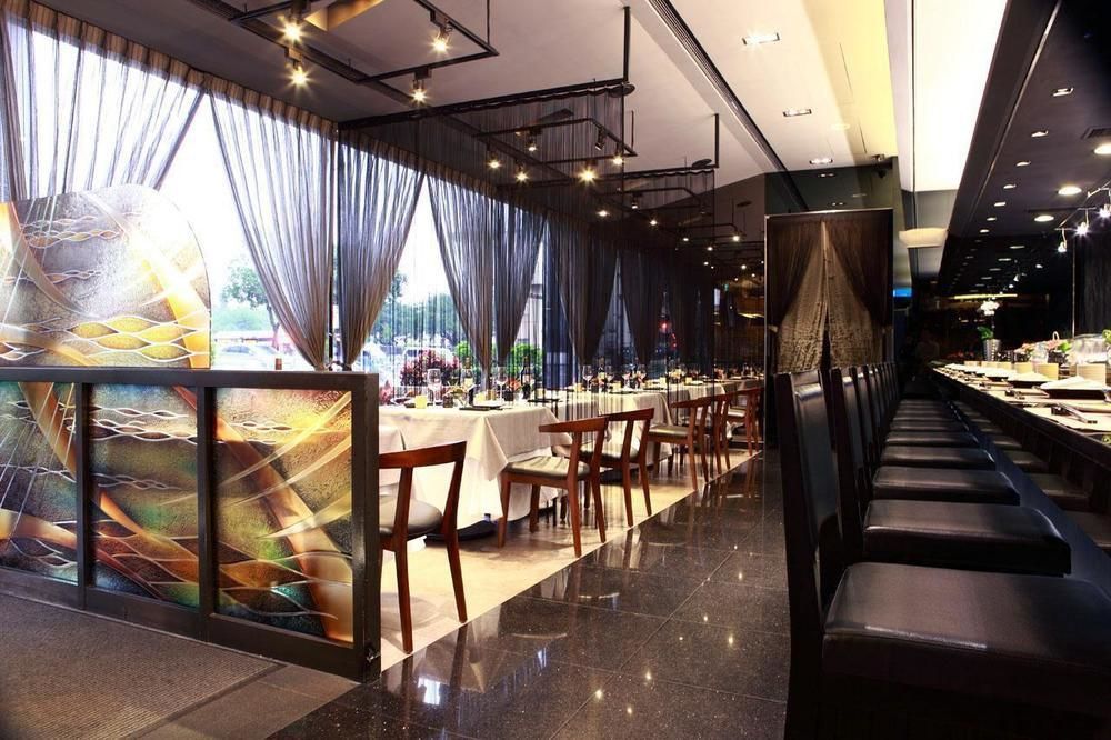 Taipei Garden Hotel - Ximending Exteriör bild Interior of a restaurant in Singapore