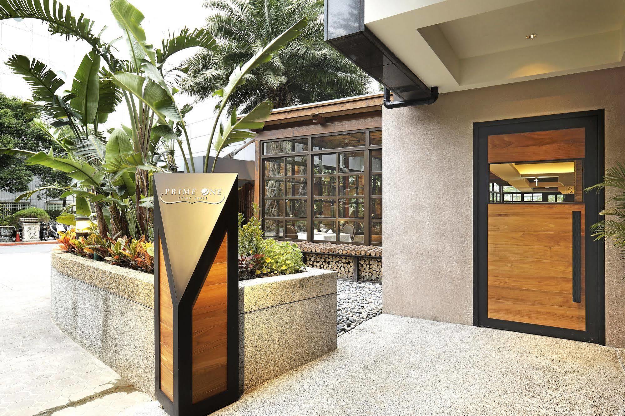 Taipei Garden Hotel - Ximending Exteriör bild Entrance to the hotel