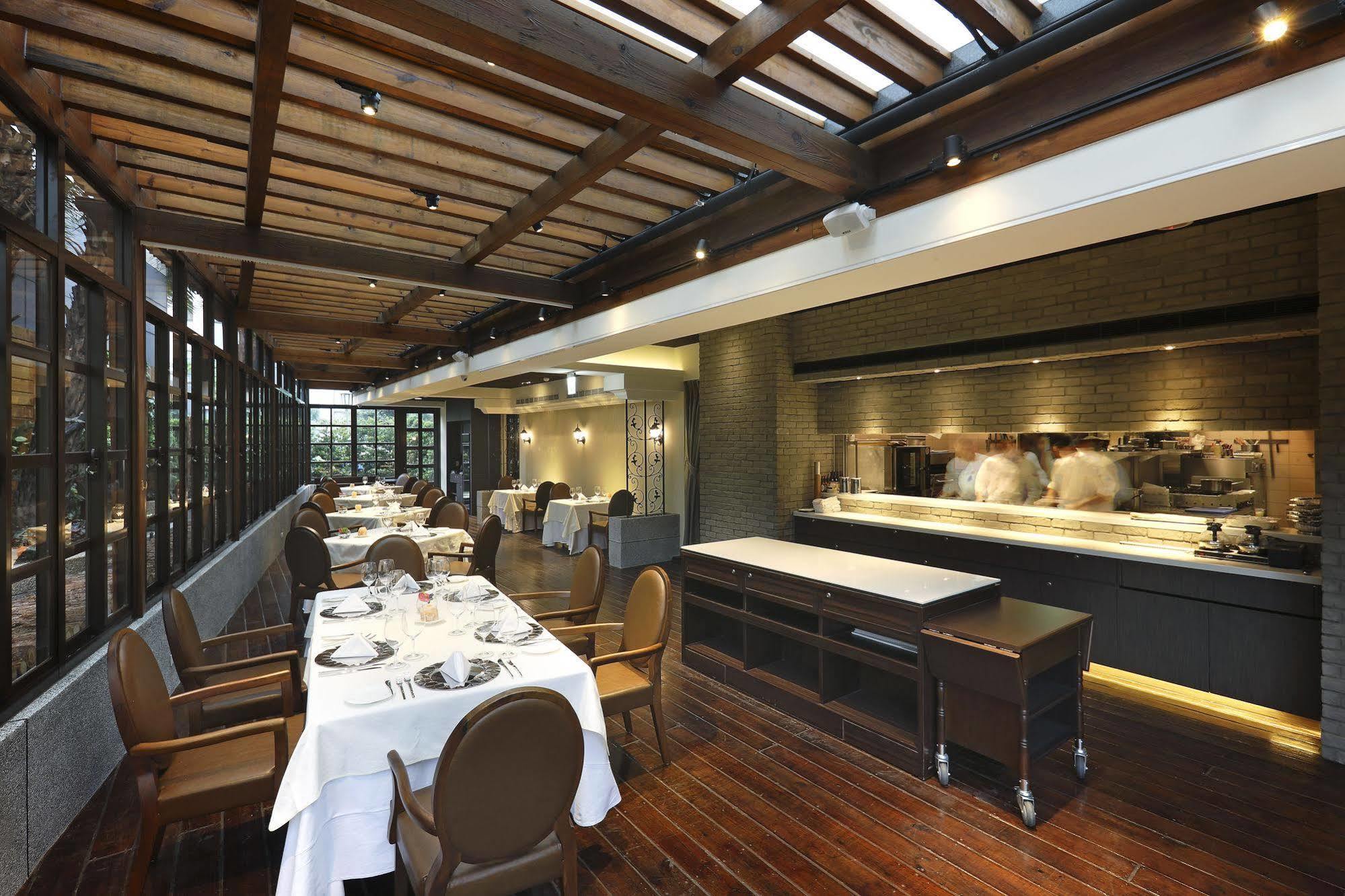 Taipei Garden Hotel - Ximending Exteriör bild Interior of the restaurant